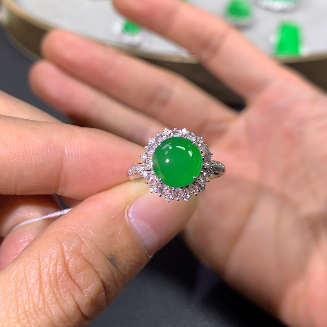 翡翠戒指18K金镶嵌翡翠