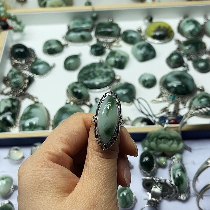 善***福蛇纹石玉未镶嵌颈饰