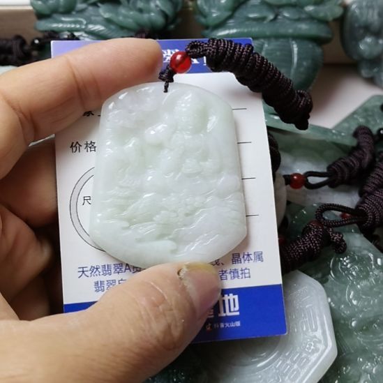 翡翠未镶嵌颈饰挂件