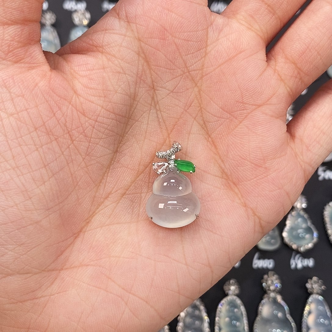 颈饰18K金镶嵌翡翠天然缅甸A货翡翠葫芦