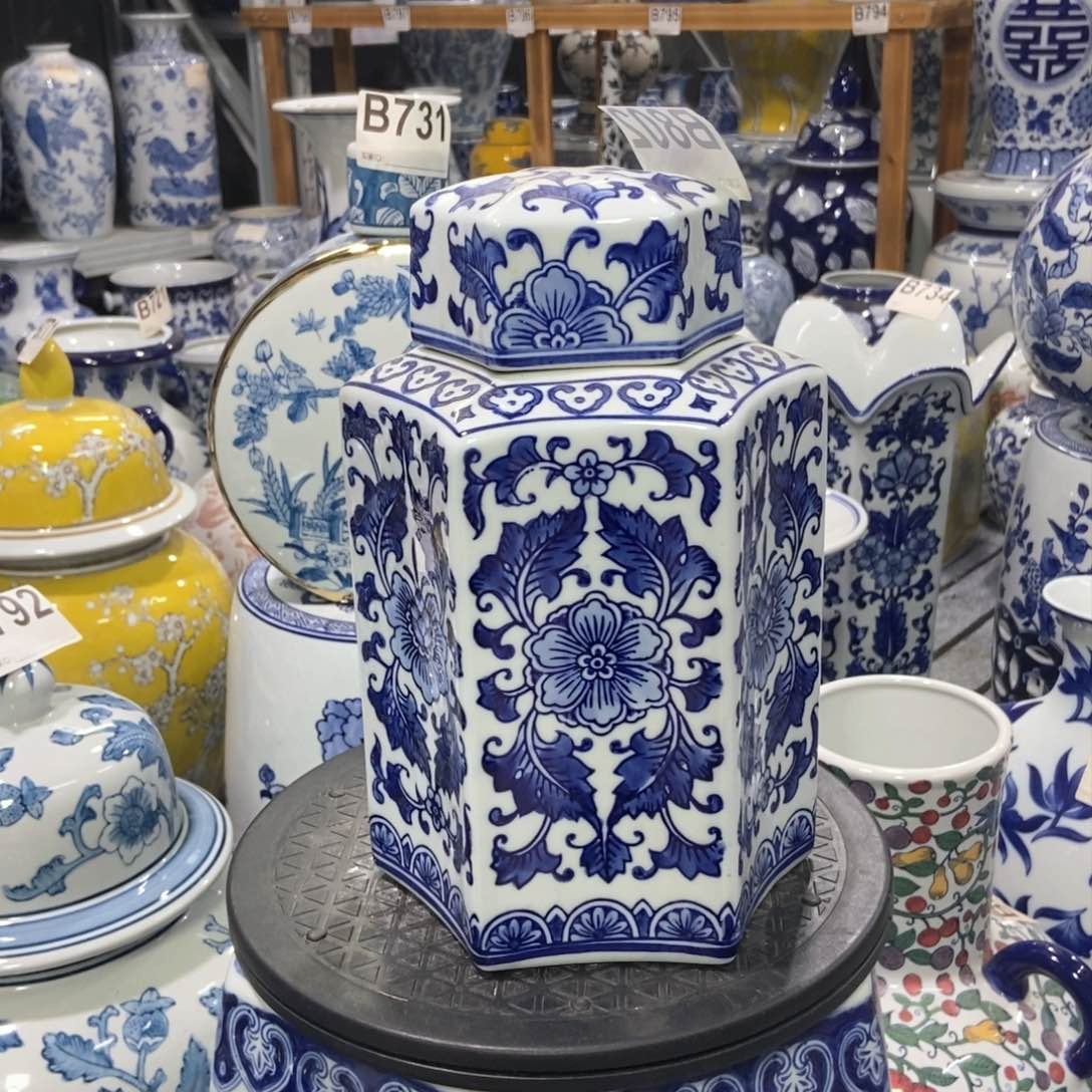 摆件花瓶手绘釉下彩