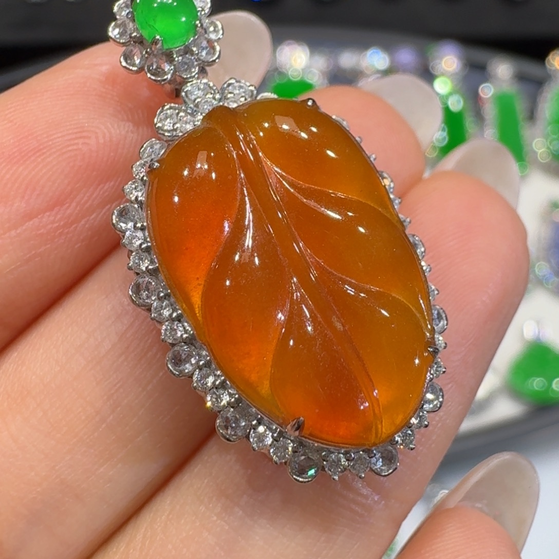 翡翠18K金镶嵌颈饰收到货48小时鉴赏期