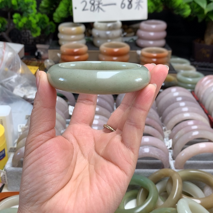 石英质玉（佘太翠）未镶嵌手镯58.8