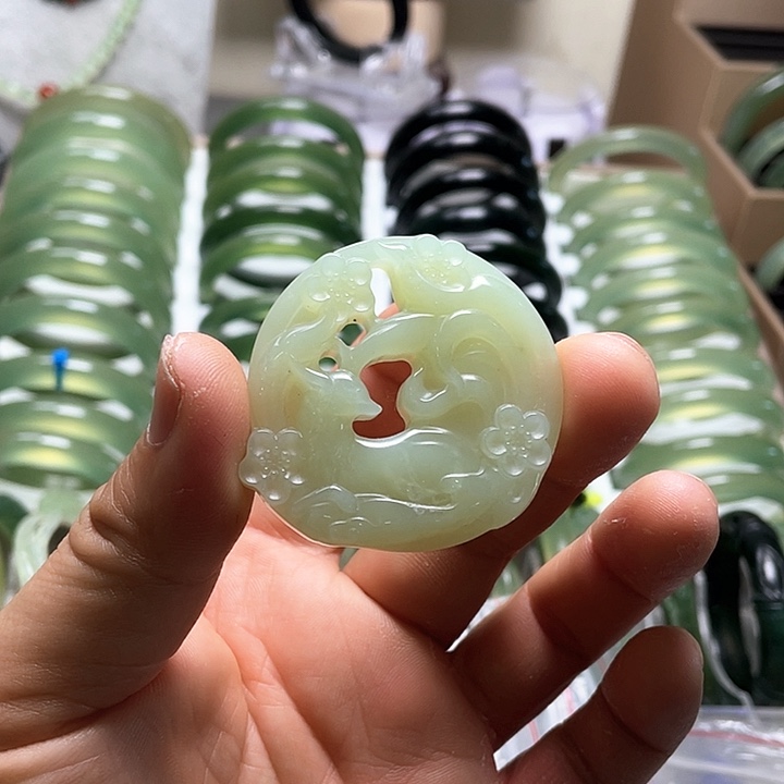 蛇纹石玉手镯未镶嵌