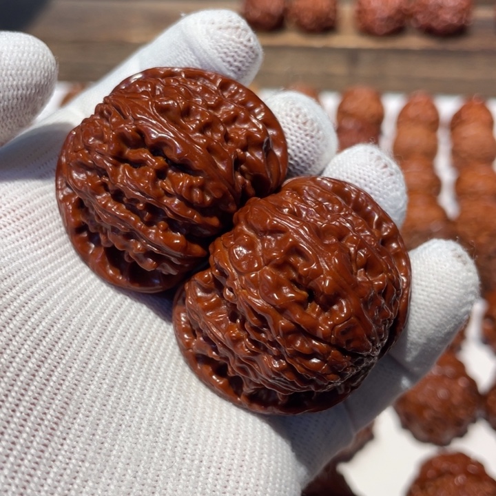 文玩核桃吊坠闷白44.05.666