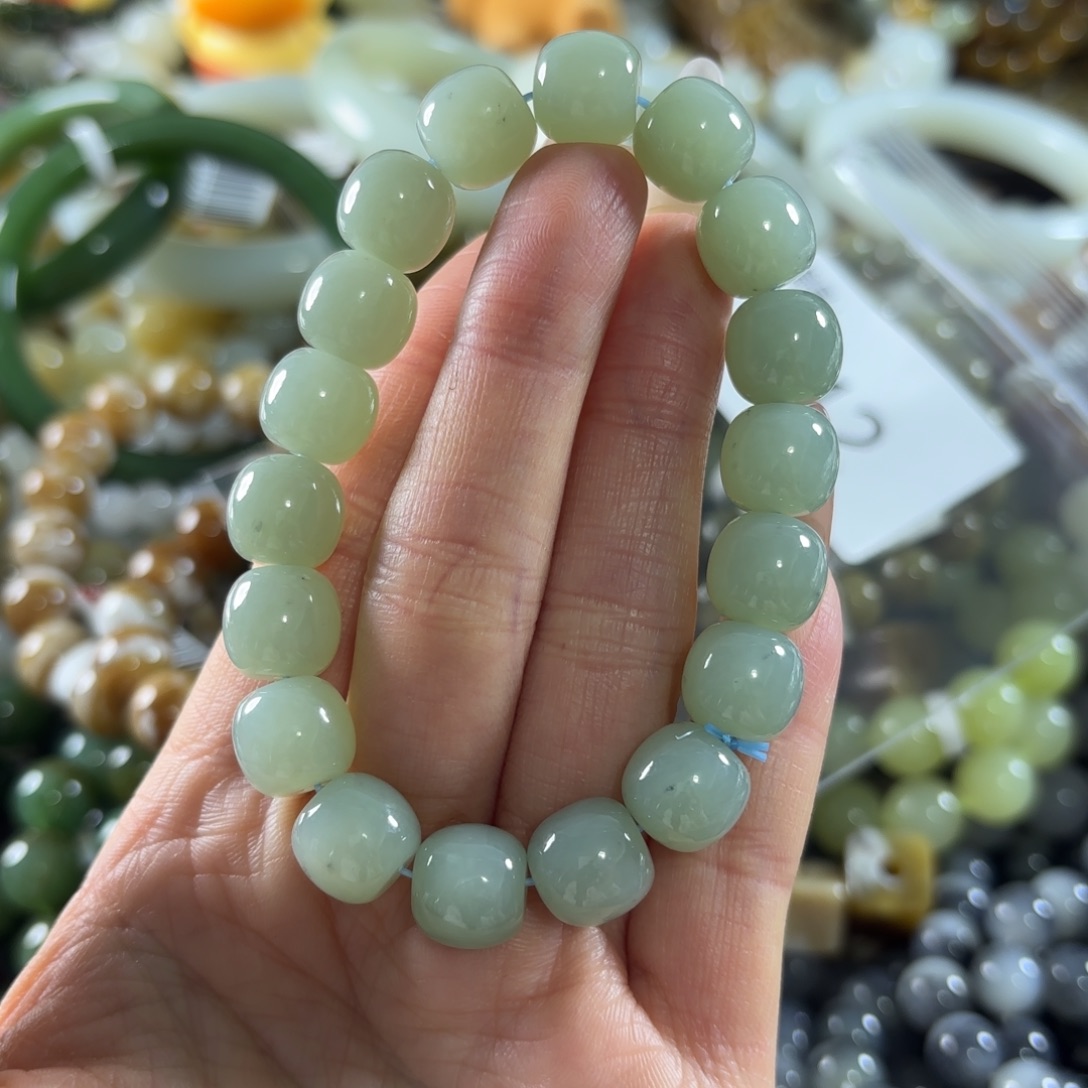 ζ****和田玉未镶嵌手串112