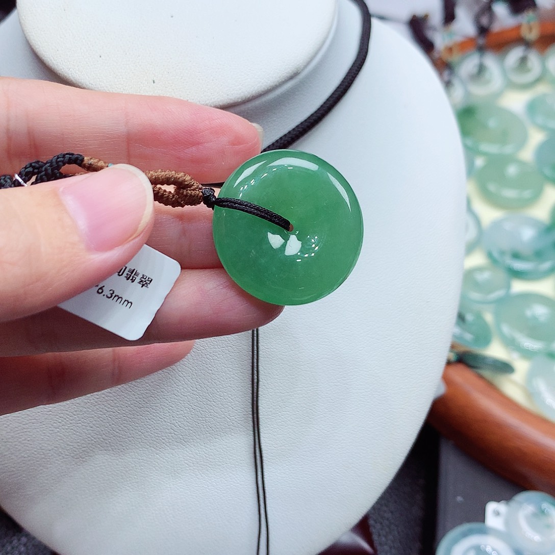 翡翠未镶嵌颈饰编号24，25.4/6.3