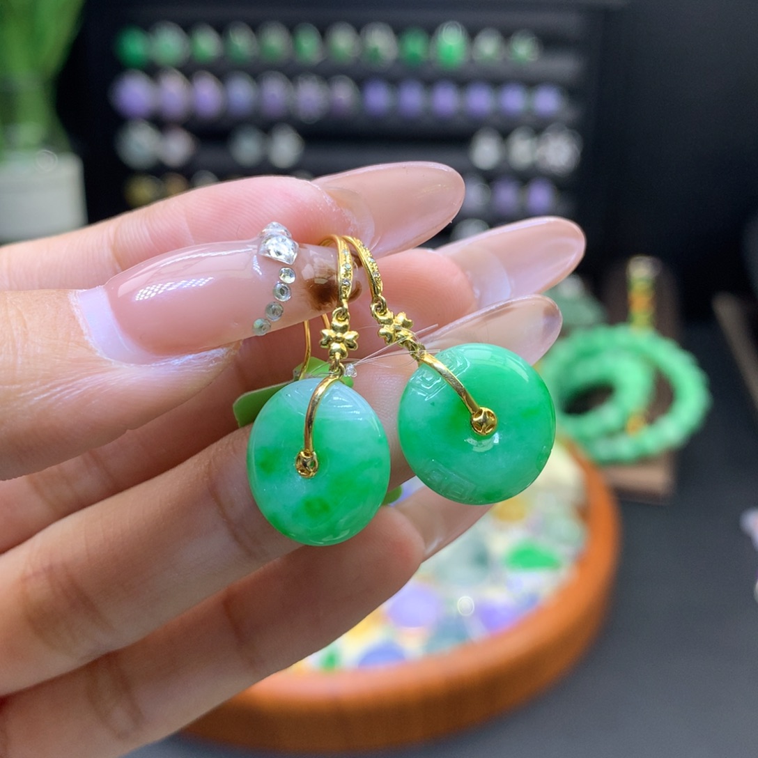 翡翠18K金镶嵌颈饰