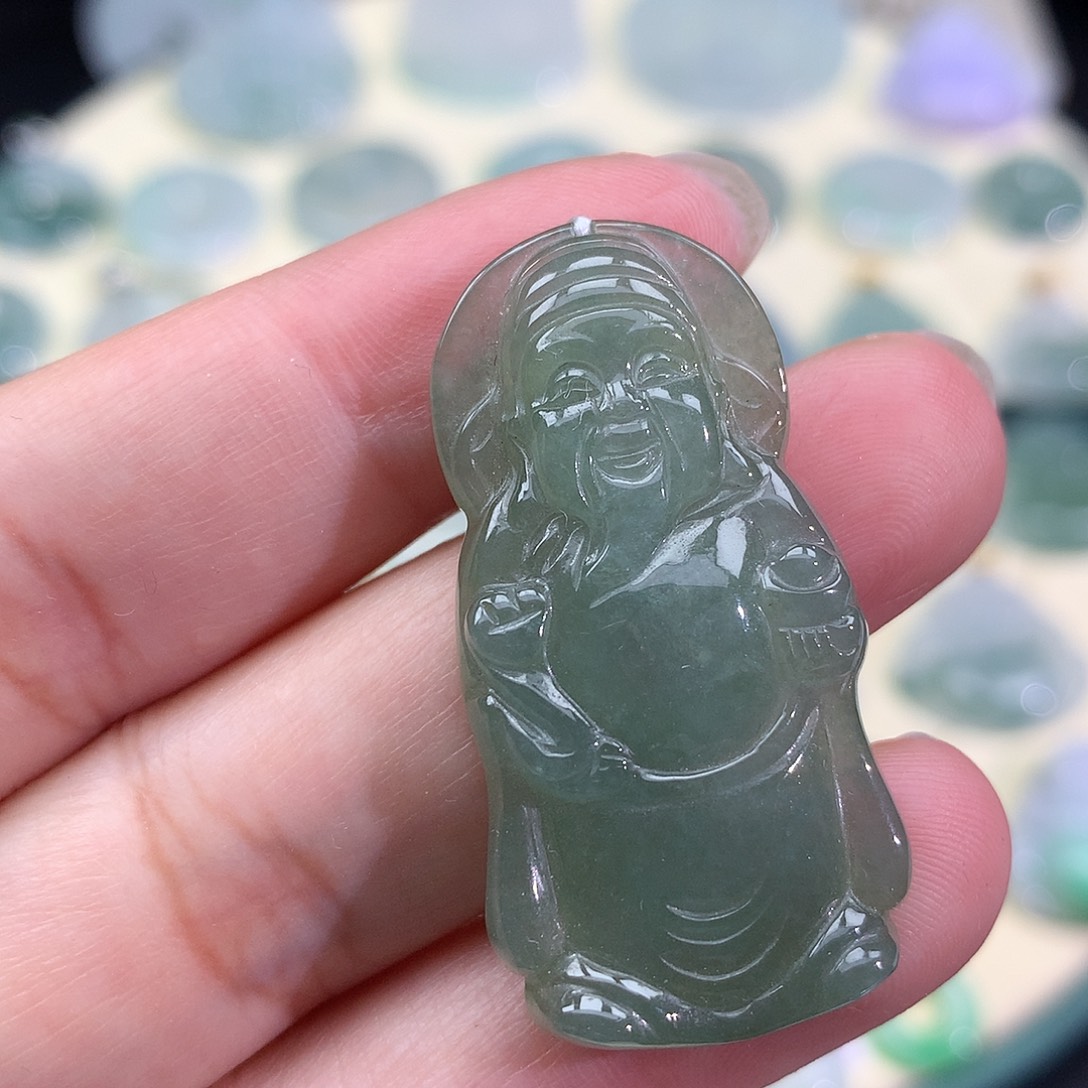 翡翠未镶嵌颈饰财神