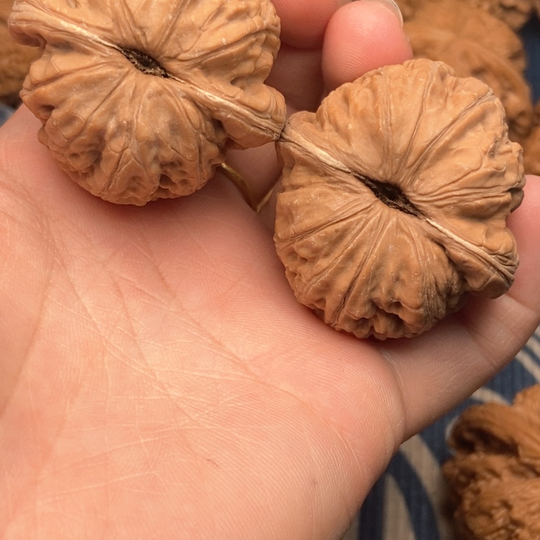 文玩核桃吊坠L****Y43元宝