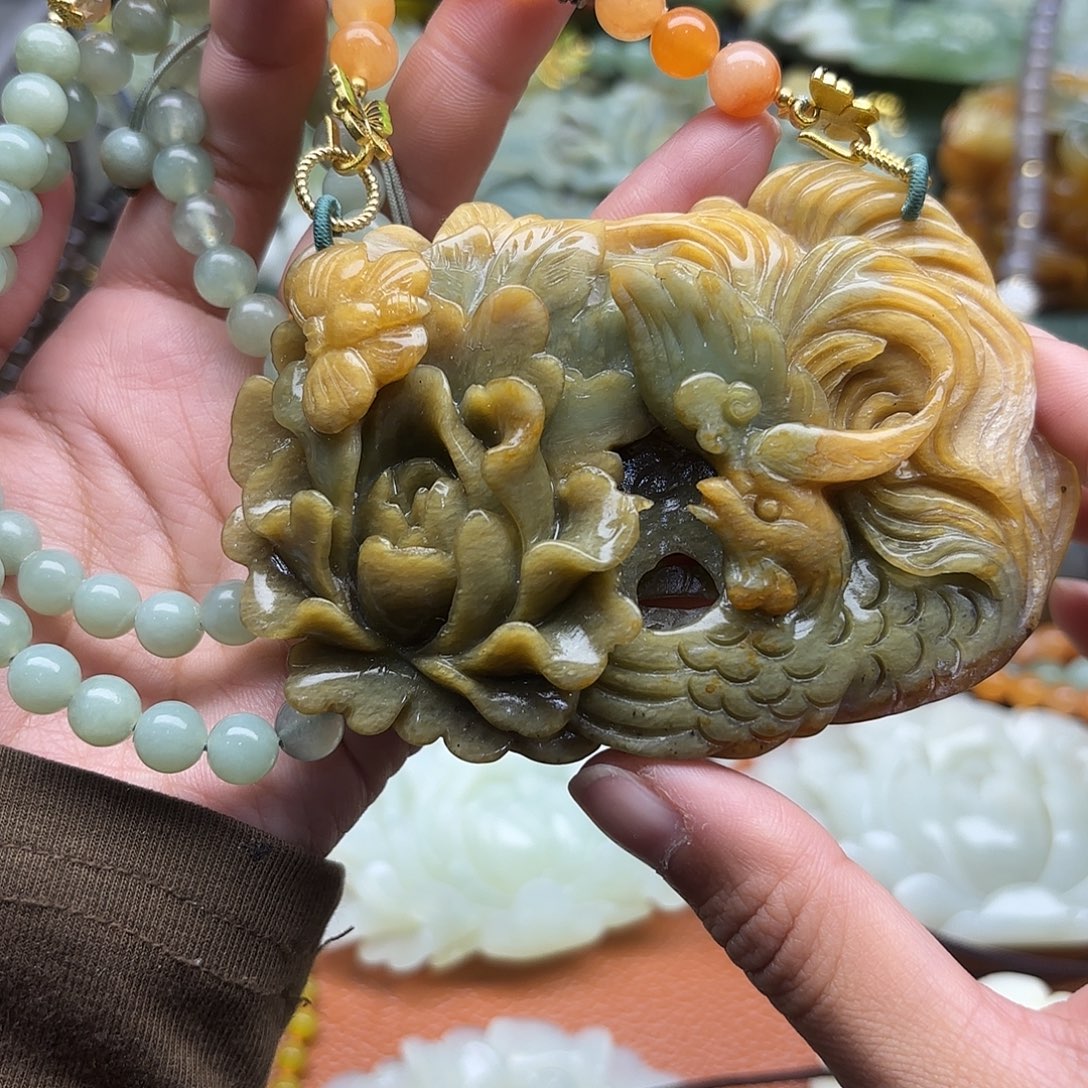 蛇纹石玉未镶嵌颈饰