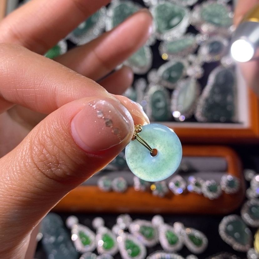 【闪购商品】翡翠颈饰未镶嵌天然