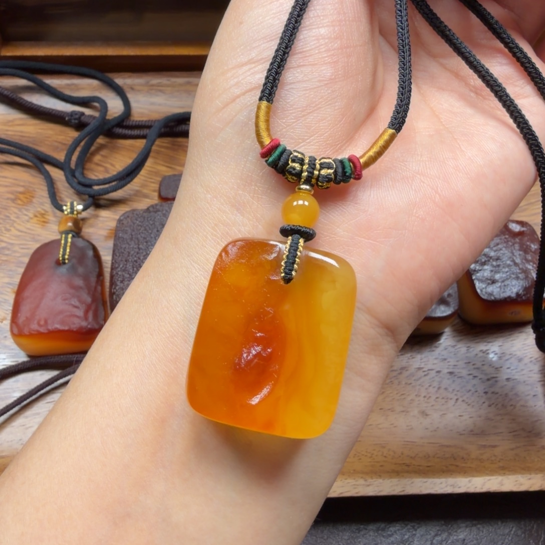 琥珀未镶嵌吊坠(赠链)