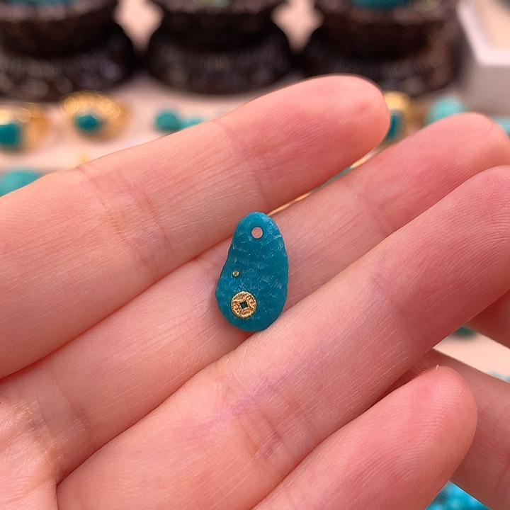 绿松石配饰未镶嵌