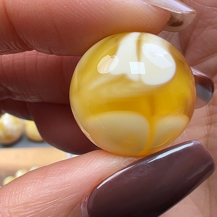 蜜蜡未镶嵌珠宝奇石