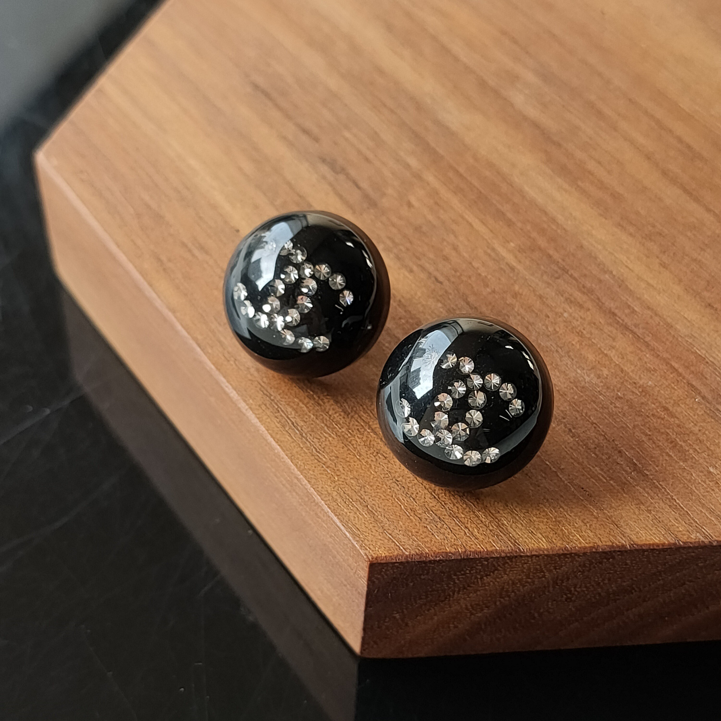 95新 Chanel/香奈儿 Azul-Chanel 21K黑银亚克力纽扣耳钉45013