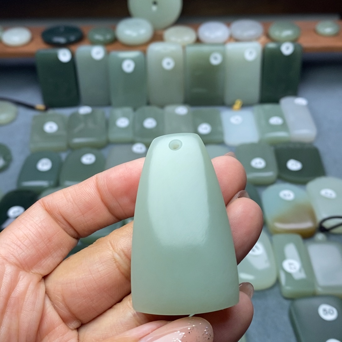 和田玉颈饰未镶嵌用****9