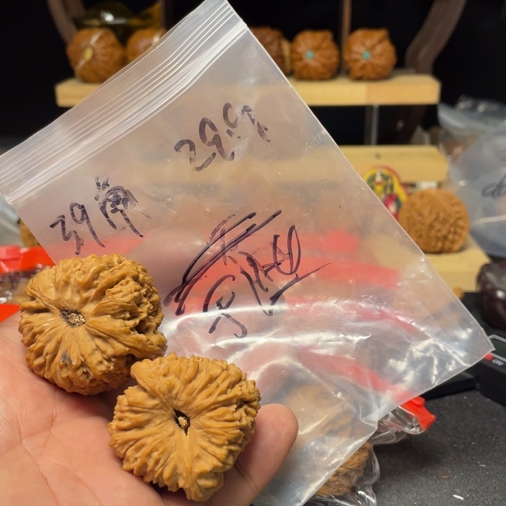 定***：把件文玩核桃南疆