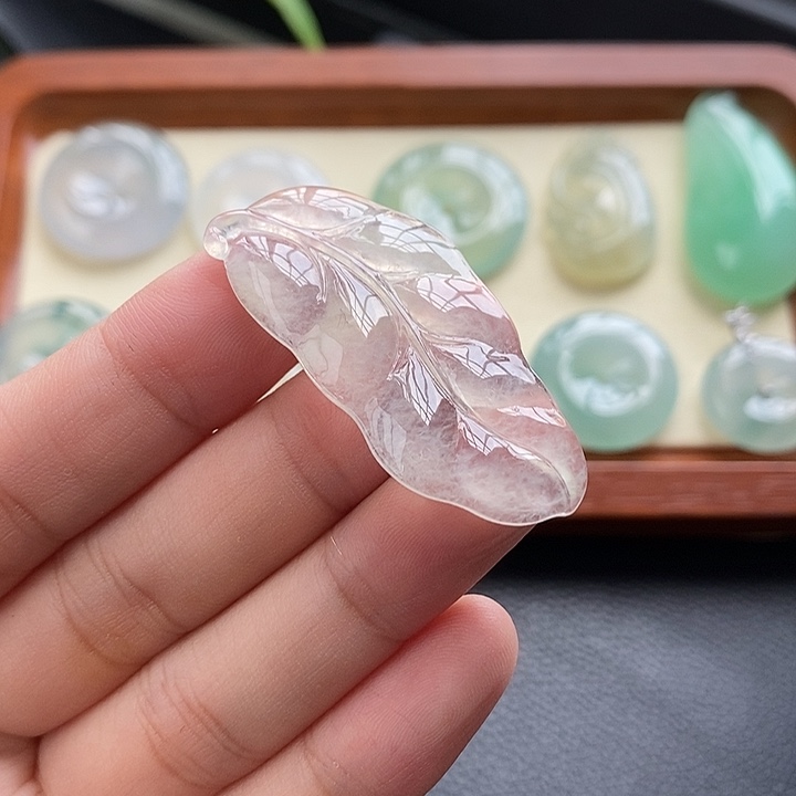 翡翠未镶嵌颈饰大叶