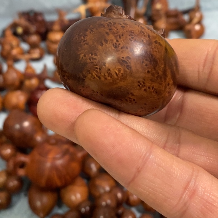 木Q****Y麻梨疙瘩手工雕刻柿子