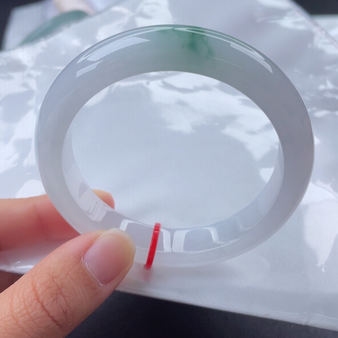 翡翠手镯未镶嵌正圈