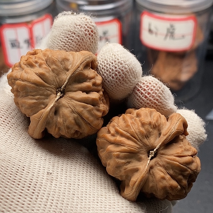 文玩核桃把件金字塔