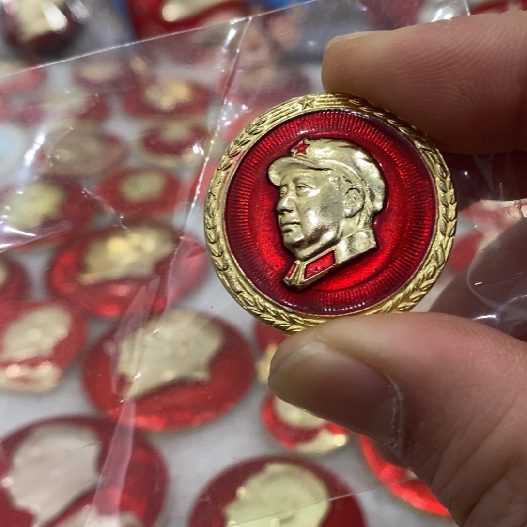 铝留红色纪念章武像小圆章