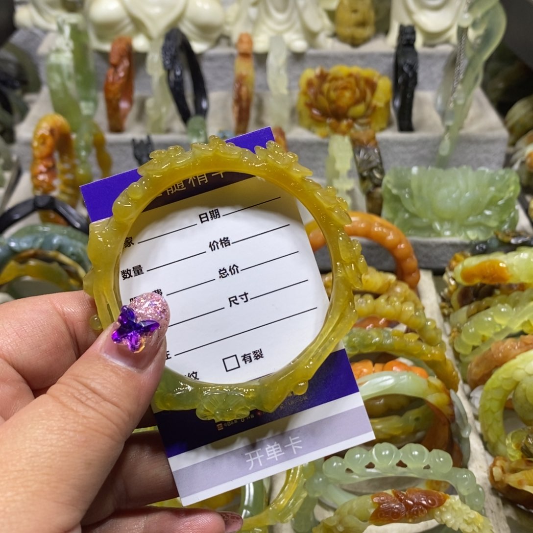【闪购商品】蛇纹石玉手镯未镶嵌太**?