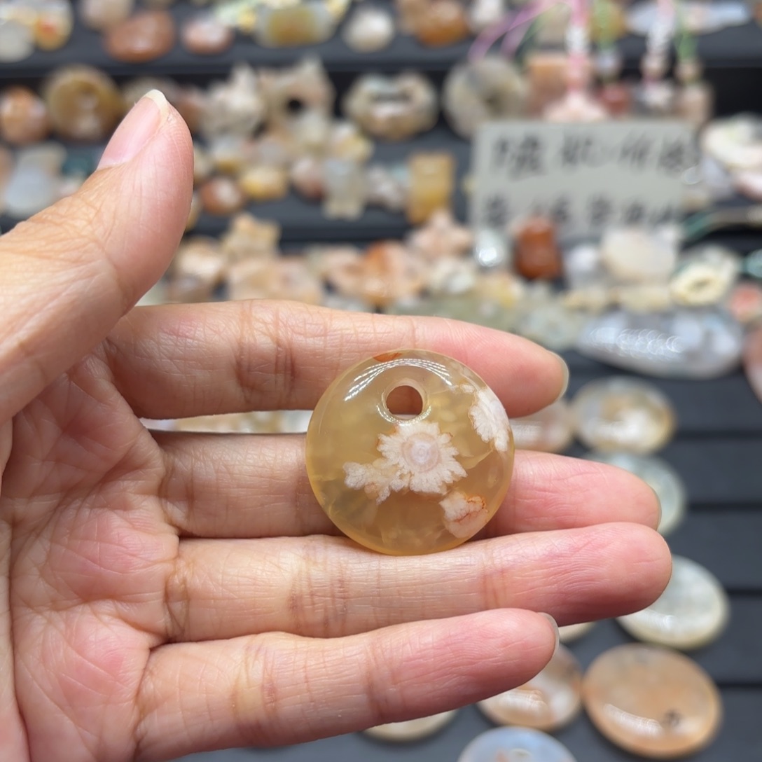 吾***儿玛瑙/玉髓未镶嵌颈饰