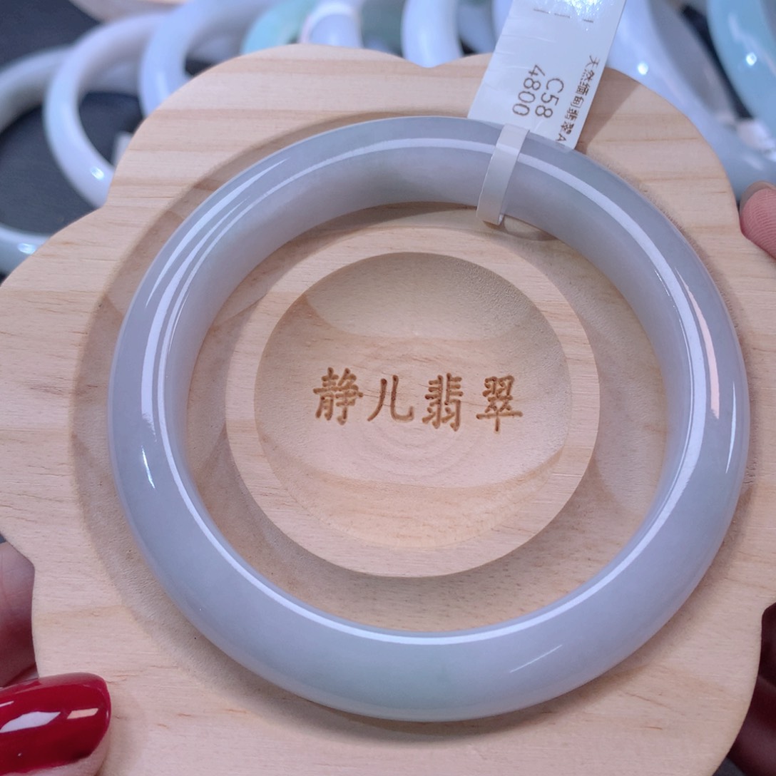 翡翠手镯未镶嵌58圈口