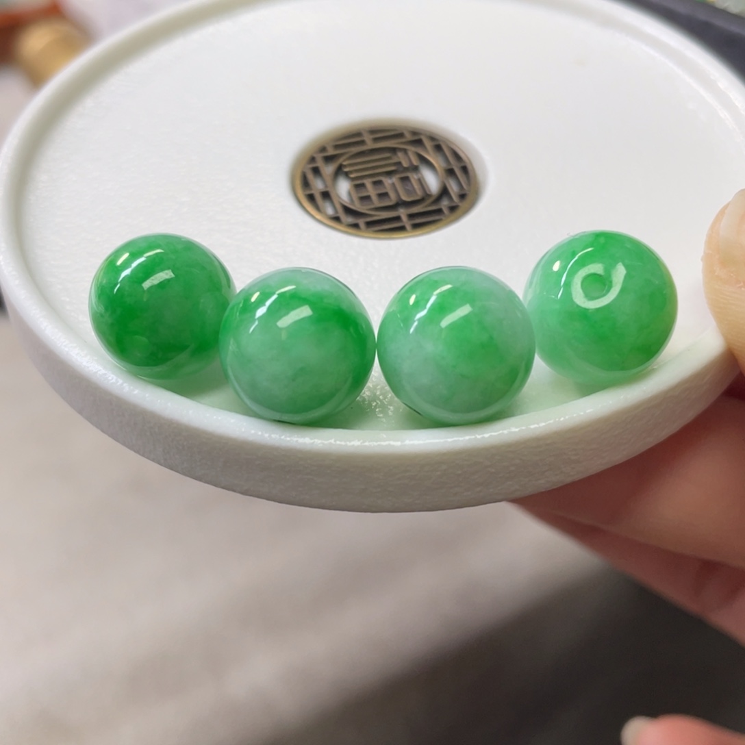 翡翠颈饰未镶嵌卡12+