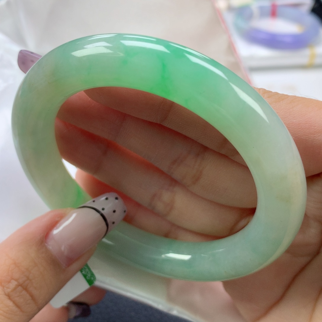 翡翠手镯未镶嵌56圆