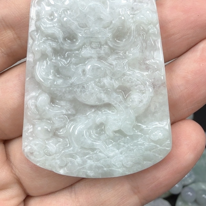 翡翠挂件未镶嵌翡翠