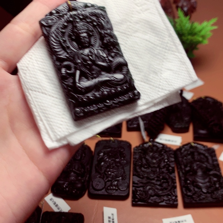 以**贵天然缅甸a货钢琴黑挂件