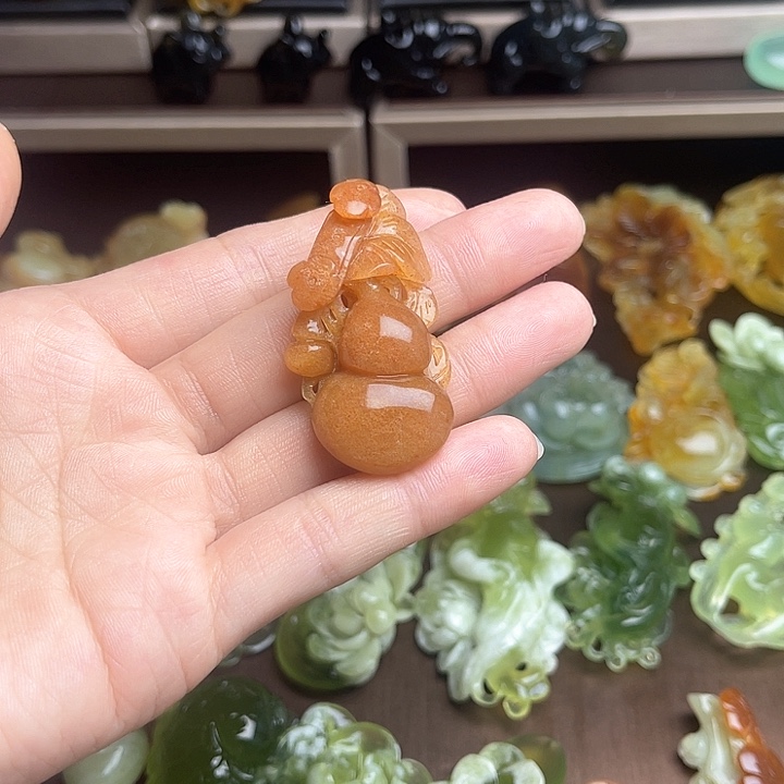 蛇纹石玉颈饰未镶嵌珊*