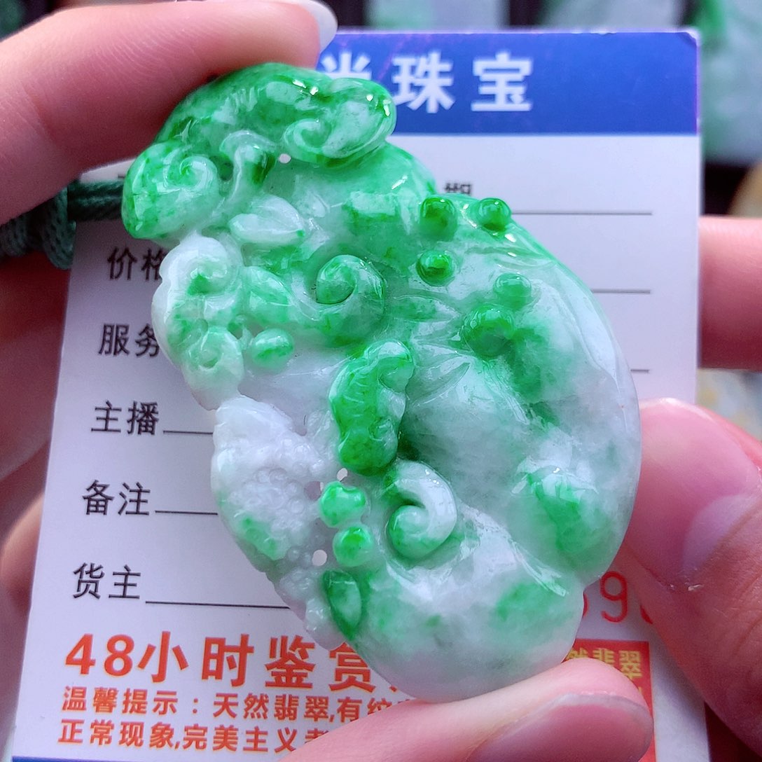 翡翠未镶嵌颈饰挂件