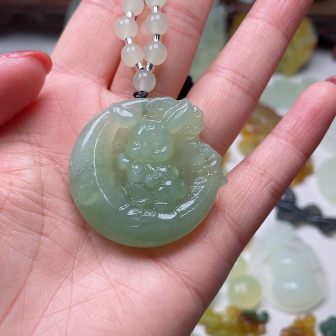 蛇纹石玉颈饰未镶嵌