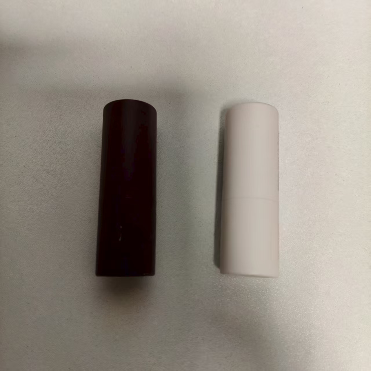 788便携小巧润唇膏~