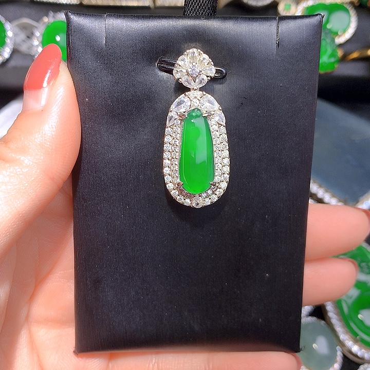 翡翠未镶嵌颈饰吊坠