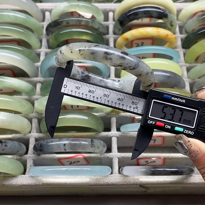 蛇纹石玉未镶嵌手镯29