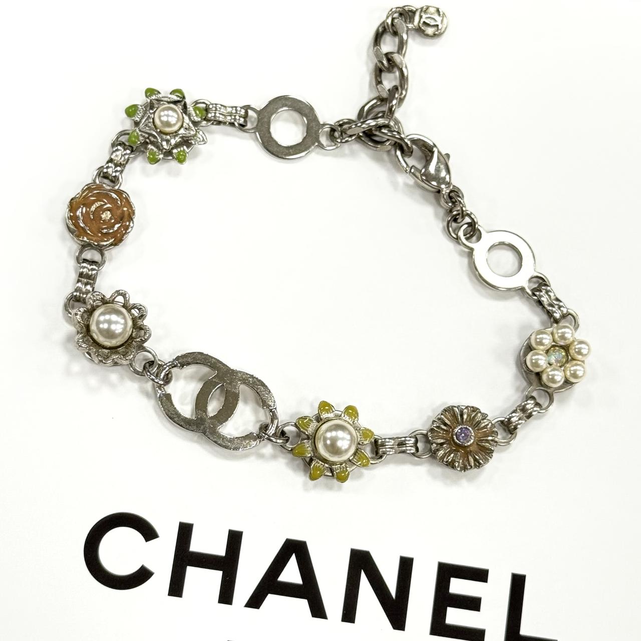 Chanel珐琅花朵银色手链