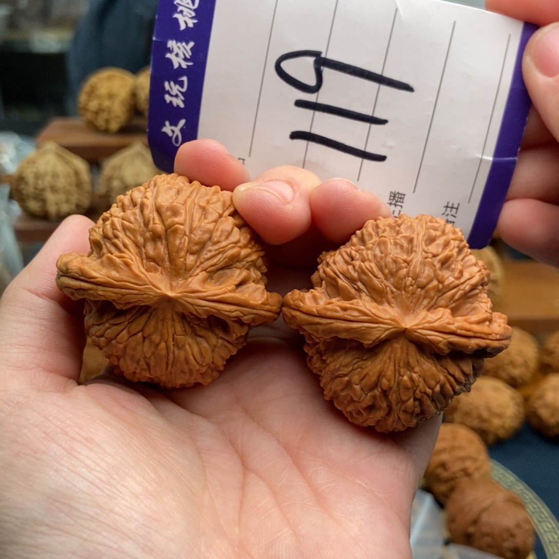 文玩核桃吊坠45白狮子