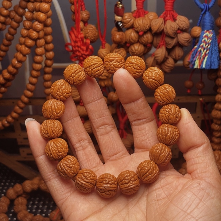 木质类龙纹桃枭挂件