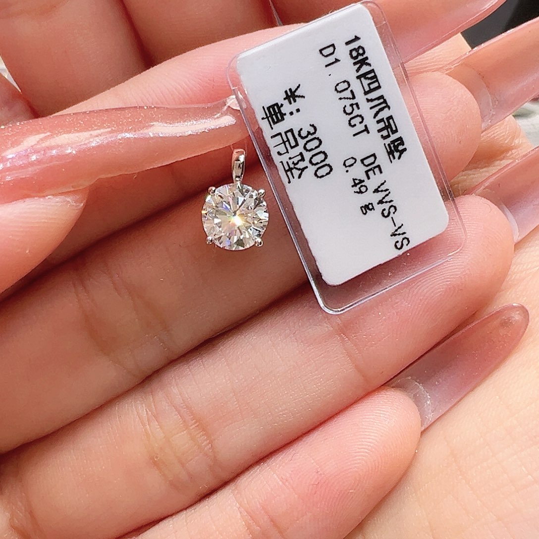 吊坠实验室培育钻石18K金镶嵌1.075ct K白四爪吊坠