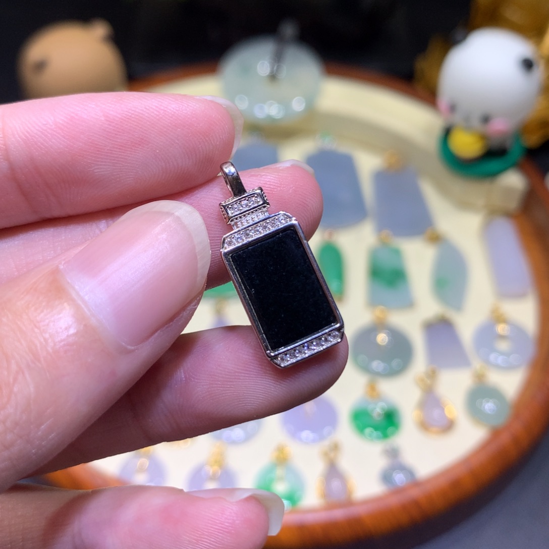 吊坠(不含链)未镶嵌翡翠