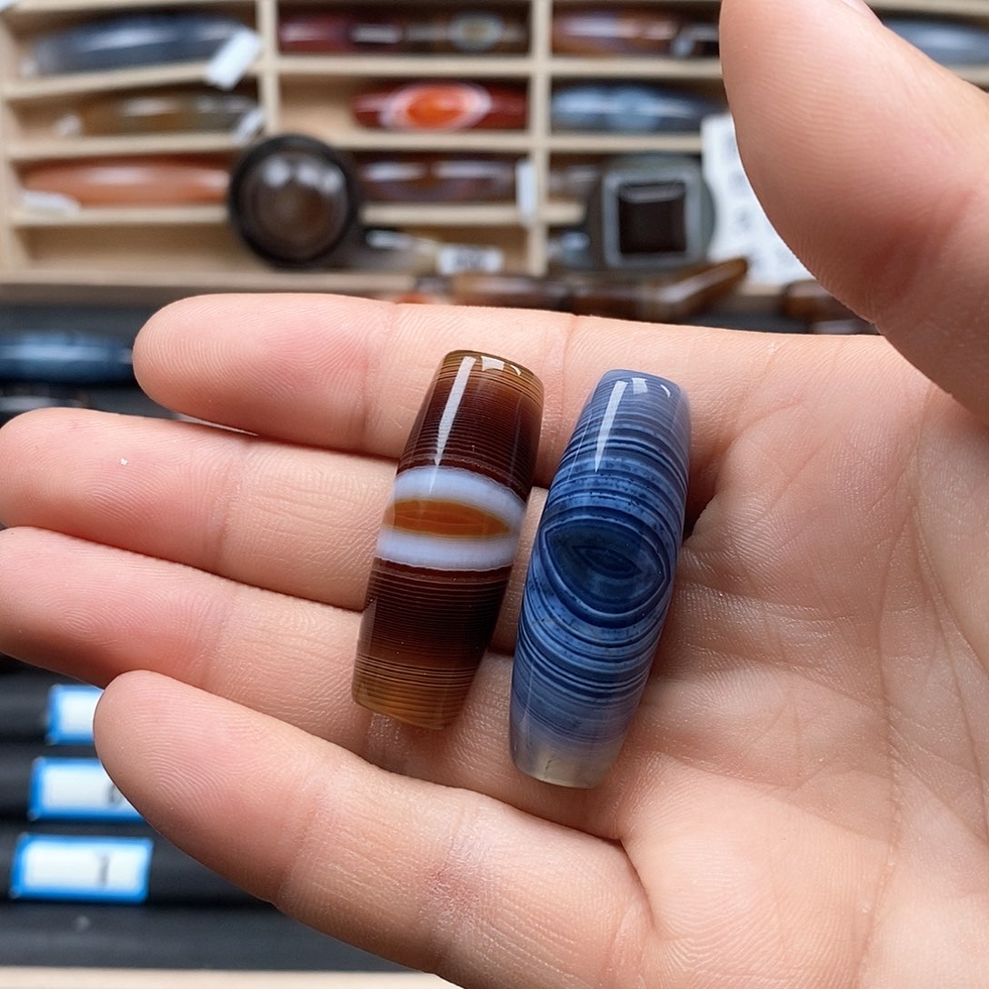 未镶嵌颈饰玛瑙/玉髓碳*。