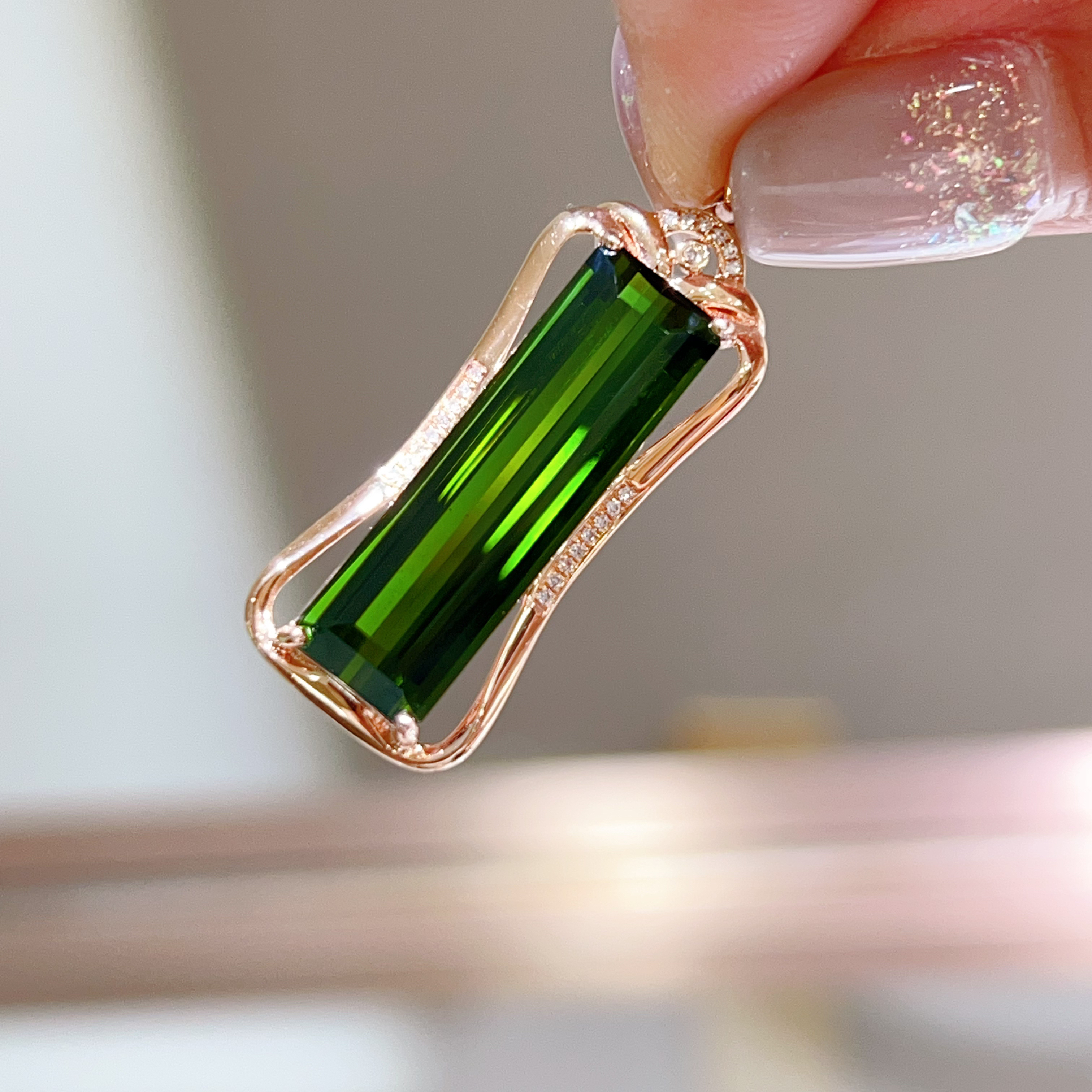 8.76ct 18k金镶嵌碧玺吊坠 6380