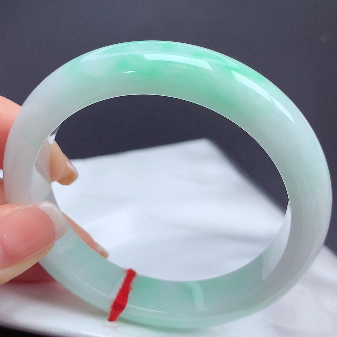 翡翠手镯未镶嵌58圈口