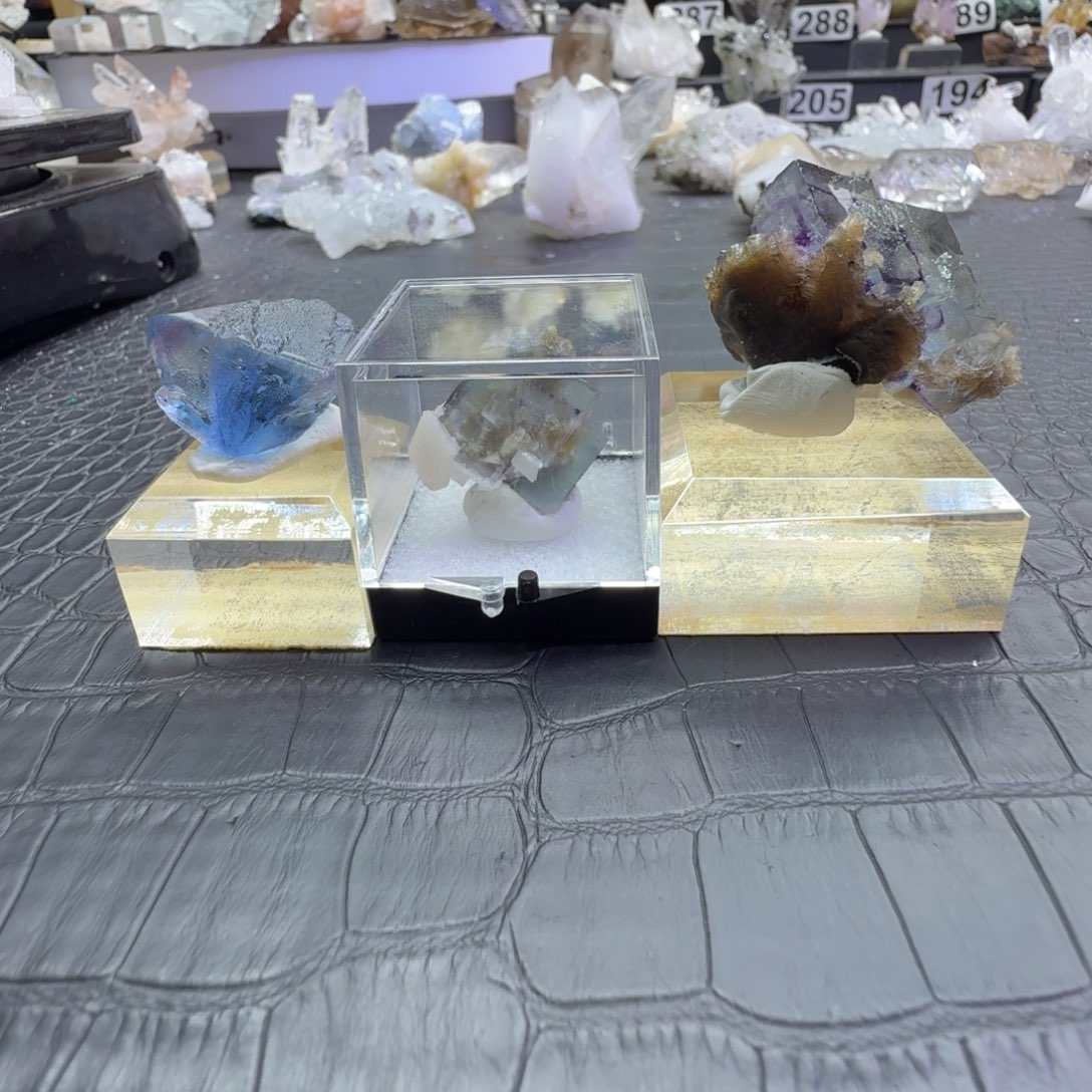 夏***闪石材天然水晶摆件