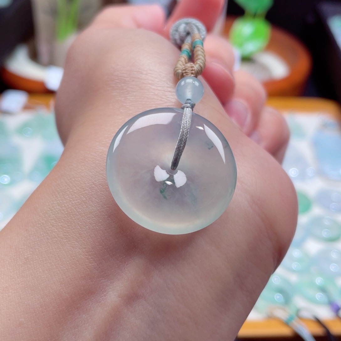 翡翠颈饰未镶嵌扣子